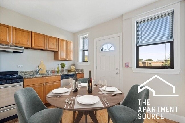 Building Photo - 896 Green Bay Rd