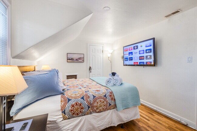 Foto del edificio - 1023 Bennett Ave