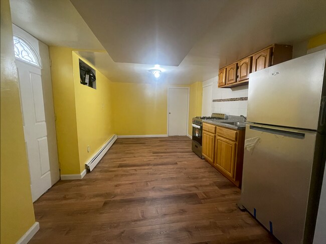 Building Photo - 2527 Ericsson St