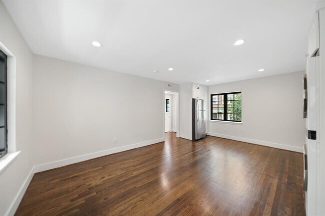 Foto del edificio - 520 Lovett Blvd