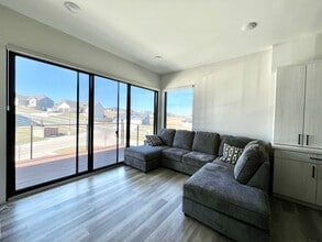 Building Photo - 3022 Fieldhouse Cir