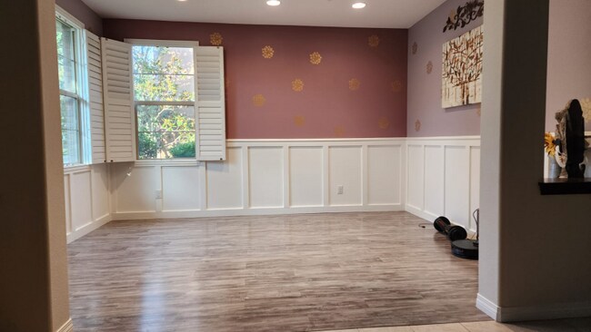 Building Photo - 15869 Paseo Del Sur