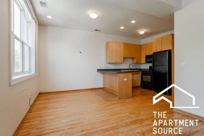 Photo - 1446 N Leavitt St Apartment