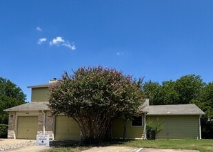 Building Photo - 512 Eberhart Ln