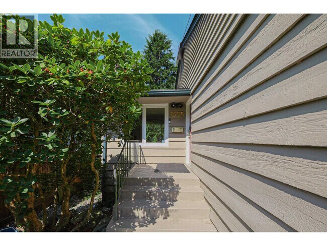 Photo du bâtiment - 3775 Emerald Dr