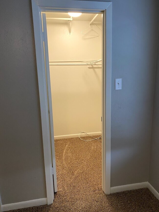 Building Photo - 10219 Los Altos Dr