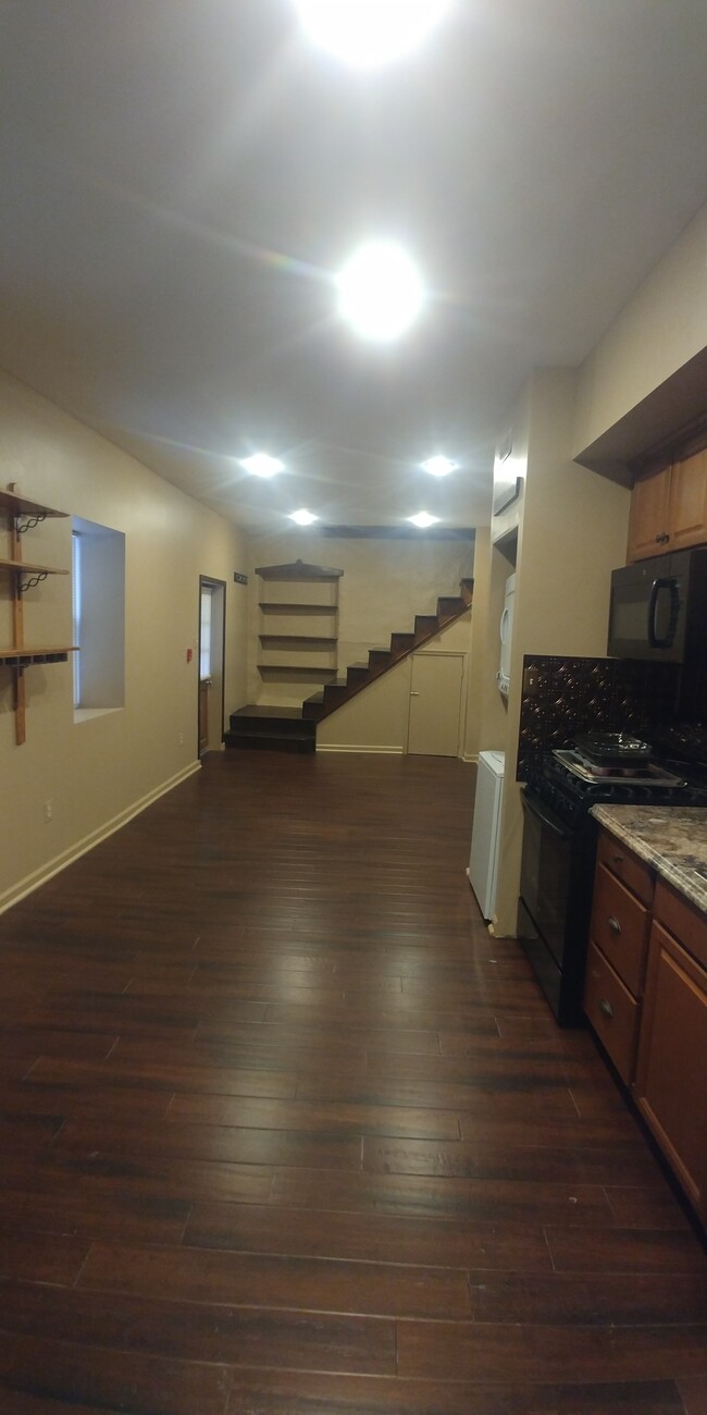 Building Photo - 126 Leverington Ave