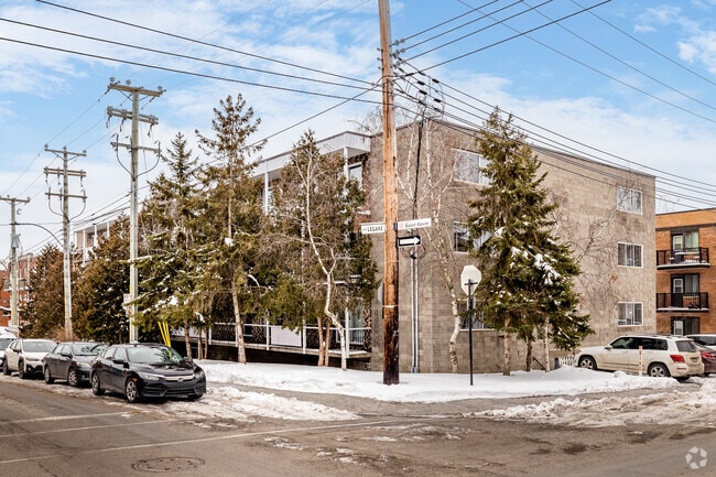 Building Photo - 3955 Saint-Kevin