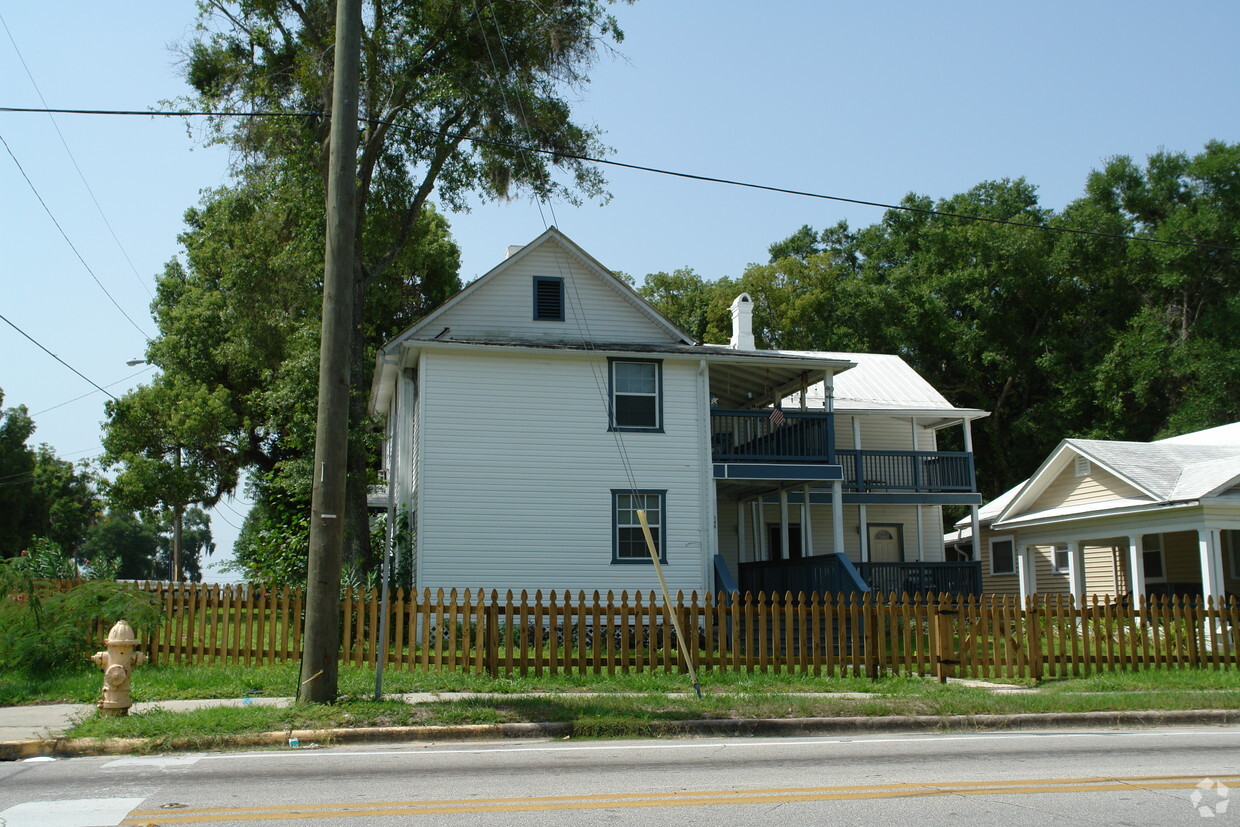 Foto del edificio - Deland Apartments