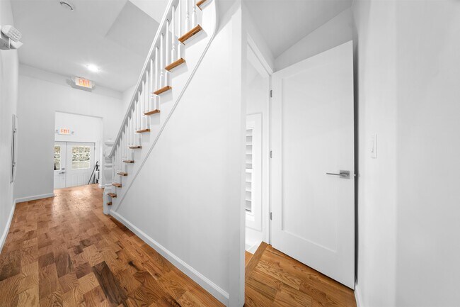 Building Photo - 1111 53rd St