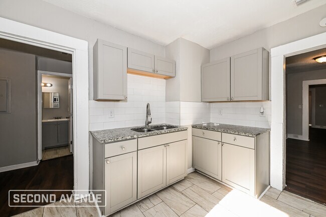 Foto del edificio - 1548 W 23rd St