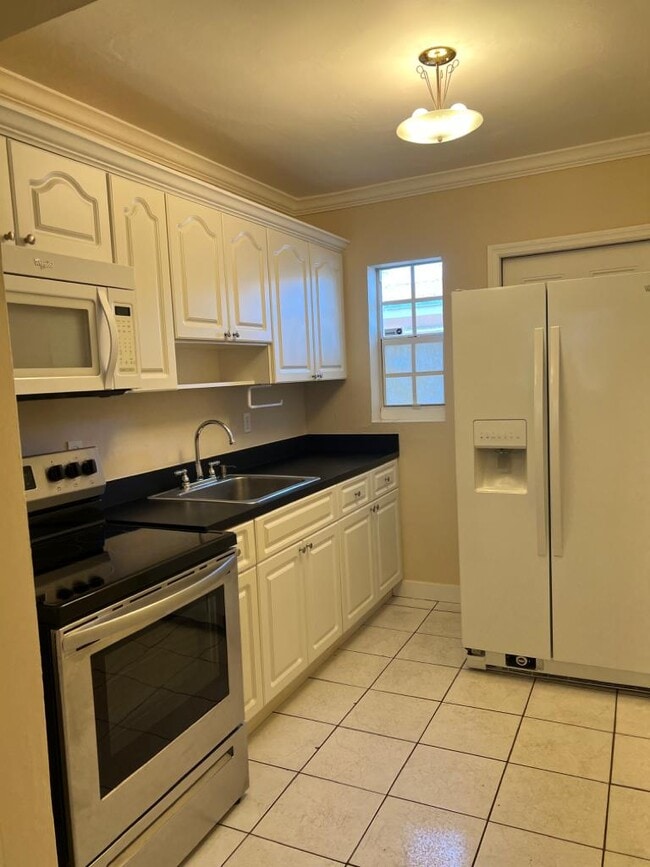 Foto del edificio - 913 SW 8th Ct