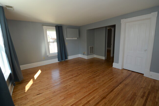 Living Room - 1100 15th Ave SE