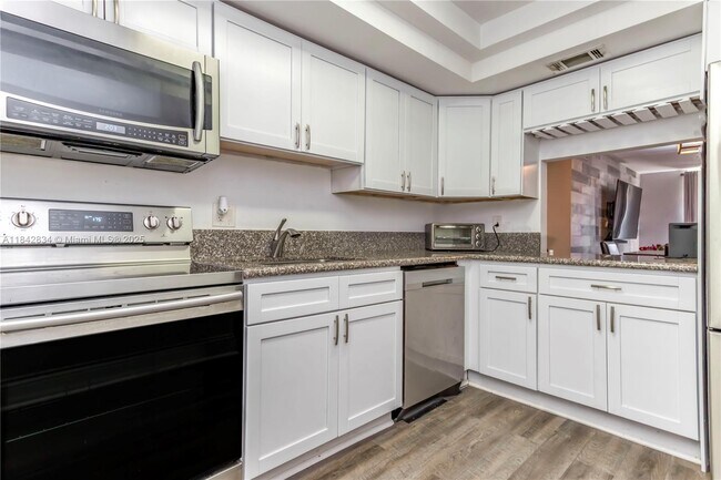 Foto del edificio - 3490 Foxcroft Rd