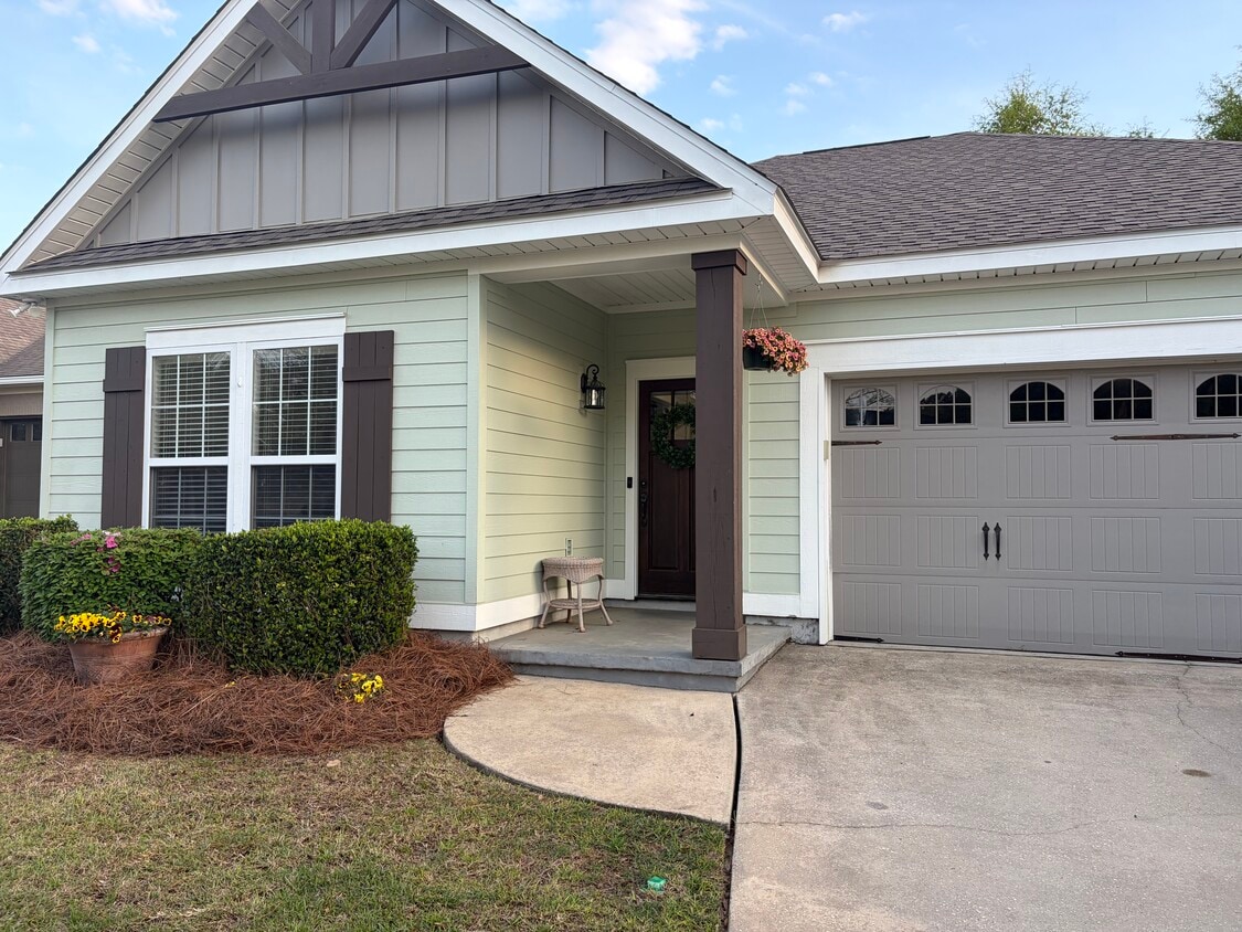 Building Photo - 306 Redbud Cir