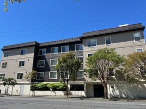 Building Photo - Bella Mar