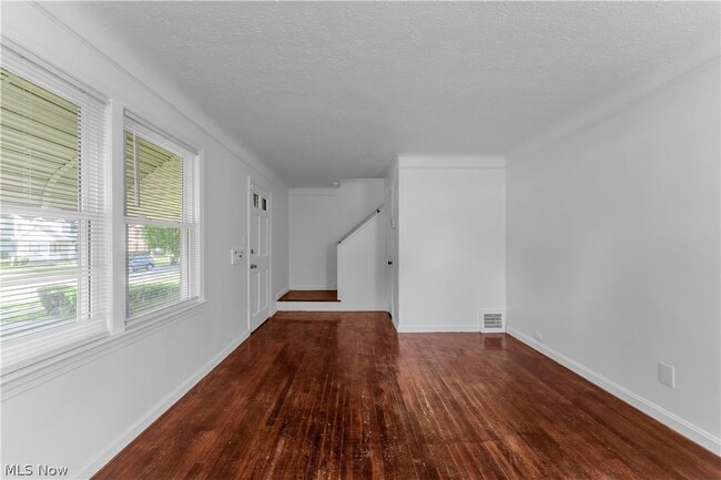 Building Photo - 15803 Delrey Ave