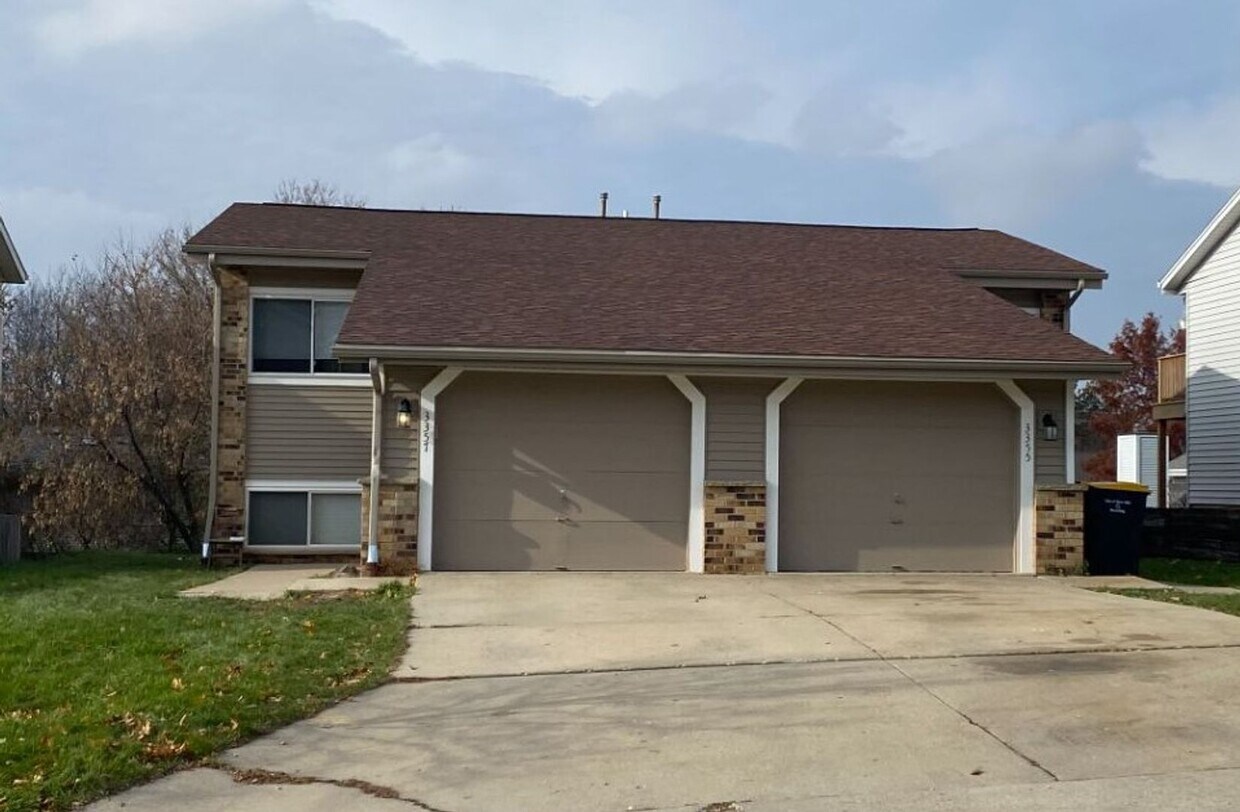 Foto principal - 3355-3357 S. 113th Street