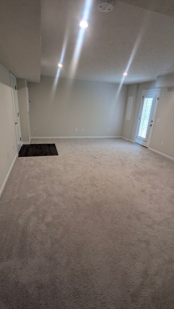 Building Photo - Luxury Townhome in Avon Ohio