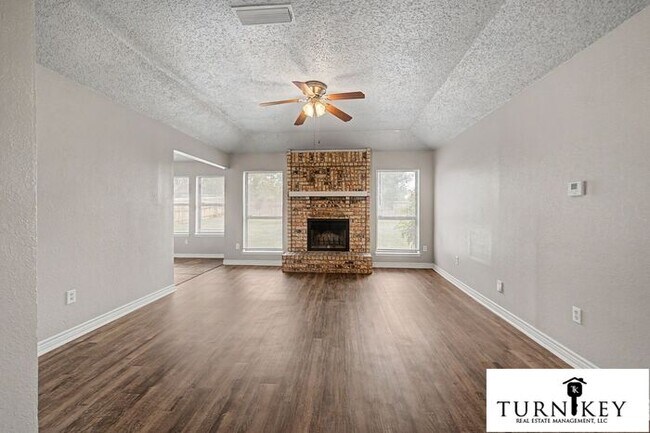 Foto del edificio - Cozy 3/2 Burleson Charmer | Wood-Burning Fireplace | 2-Car Garage | Pet-Friendly