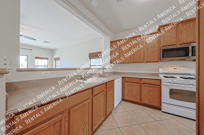 Foto del edificio - 15289 W Desert Hills Dr