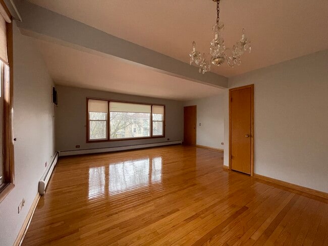 Foto del edificio - 8645 W Summerdale Ave