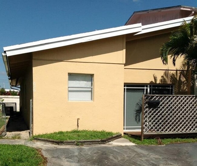 Building Photo - 626 SW 80th Ter