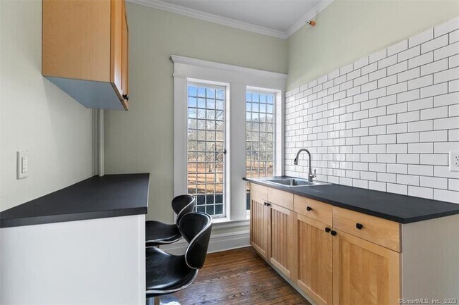 Foto del edificio - 98 Cold Spring St