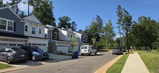 Building Photo - 185 Cabernet Dr