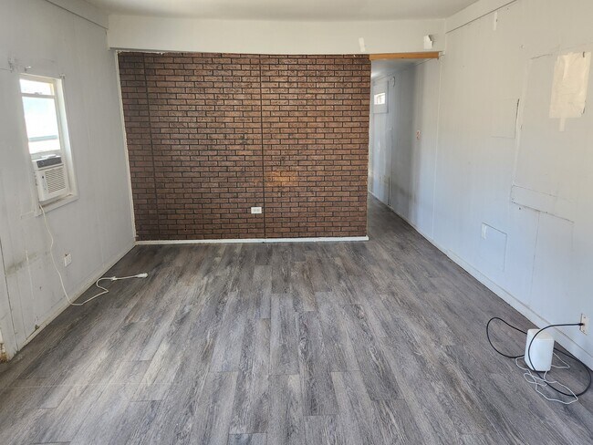 Building Photo - 619 Broad Ln
