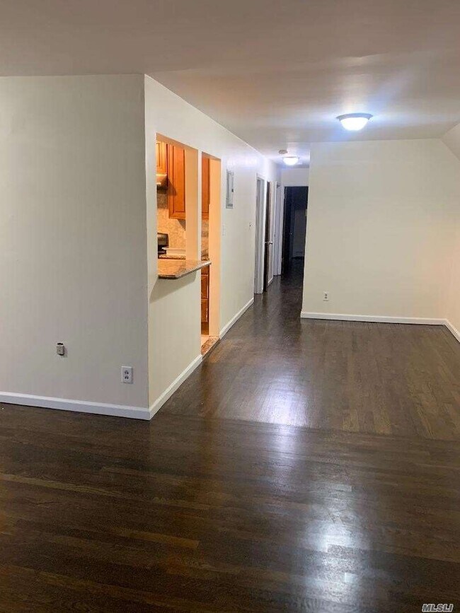 Foto del edificio - 61-40-61165 165th St