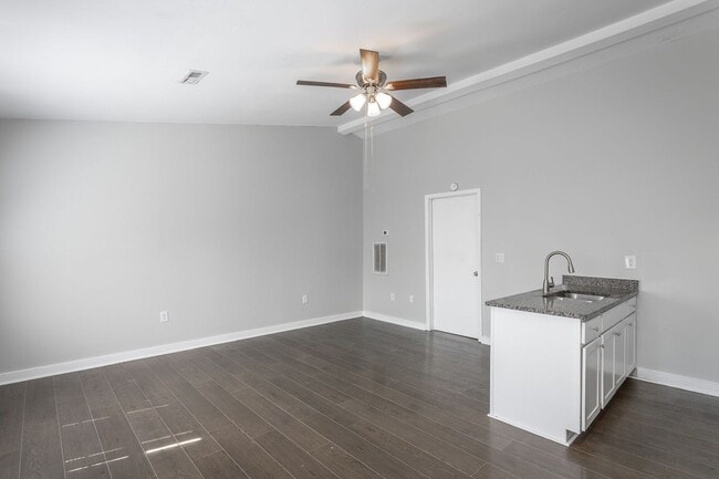 Foto del edificio - 100 Creeks Bend Dr