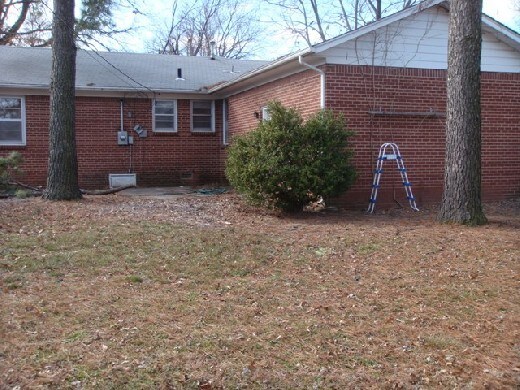 Building Photo - Brick home with storm shelter