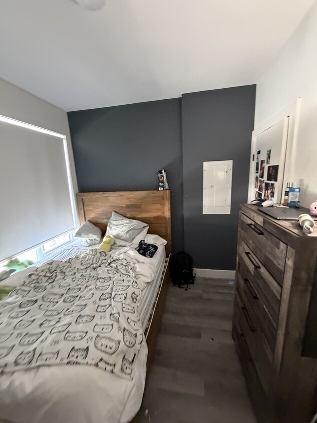 Building Photo - Room Rental / Student Rental / Ottawa U