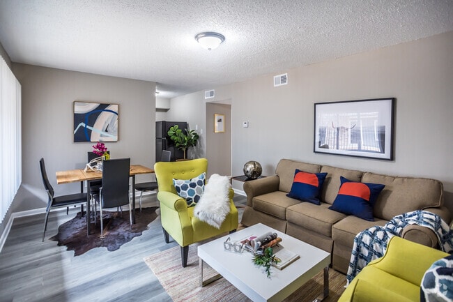 2 BR, 1 BA - 720SF - Bridgeport Manor