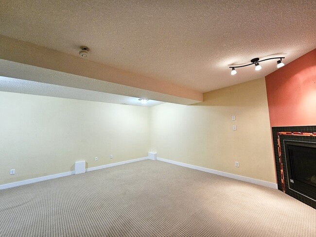 Building Photo - 1383 Rutherford Rd SW