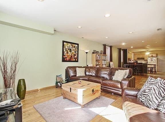 Building Photo - 5650 W 63rd Pl