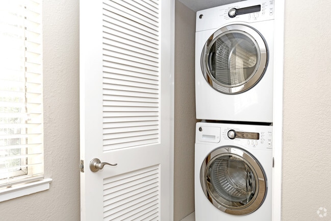 Colonial Gardens - Apartments at 41777 Grimmer Blvd Fremont, CA