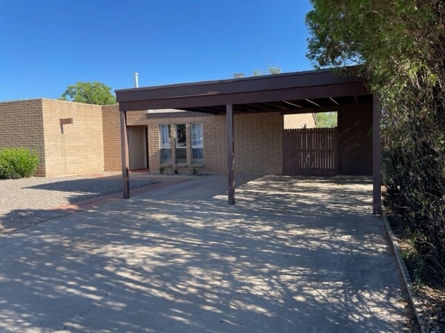 Primary Photo - 1129 Meadows Dr