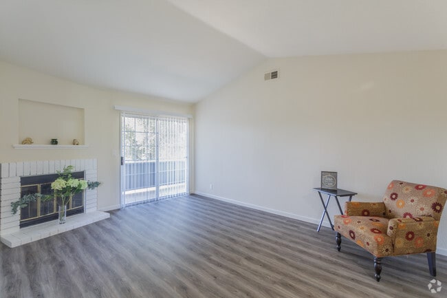 2BR, @BA - 1000 SF - Cirby Oaks Apartment Homes