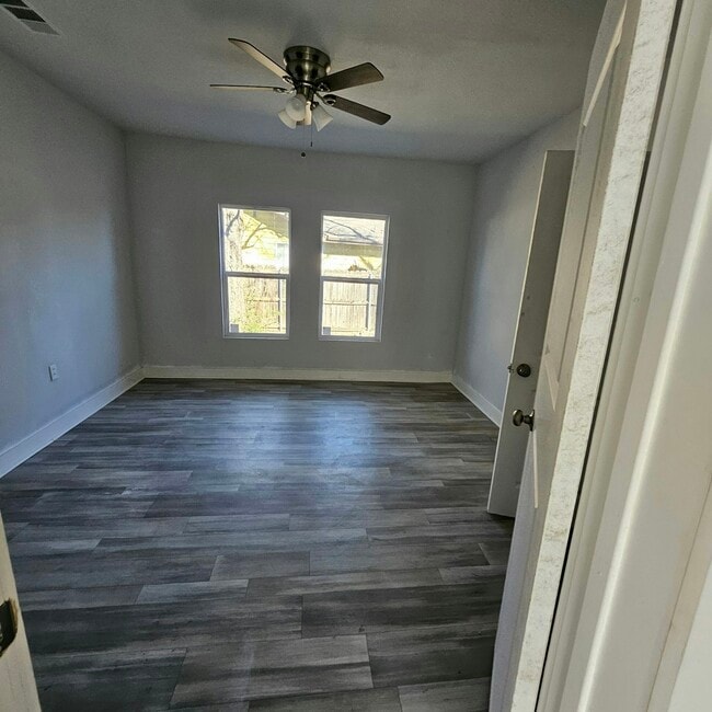 Foto del edificio - 1509 W Collin St