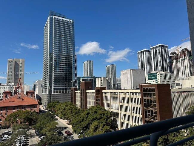 Foto del edificio - 133 NE 2nd Ave
