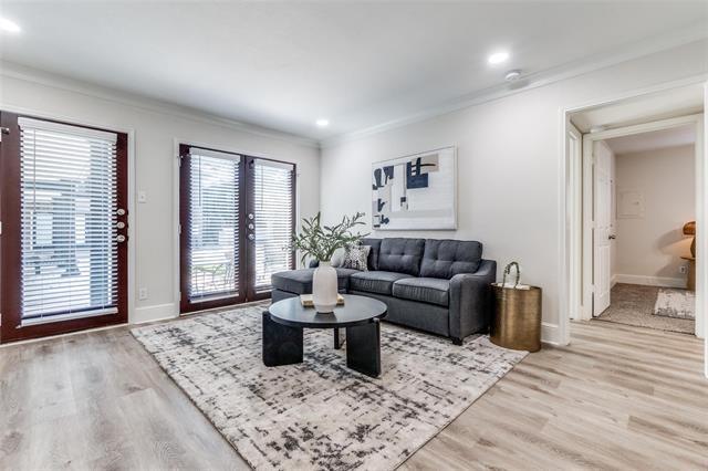 Foto del edificio - 10211 Regal Oaks Dr