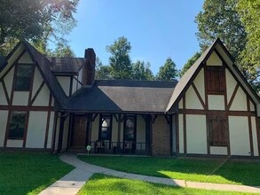 Building Photo - 332 Cedar Dr