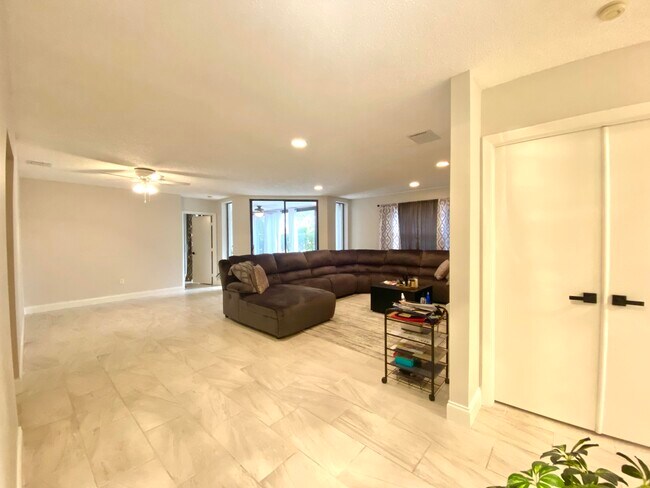 Building Photo - 5091 Splendido Ct