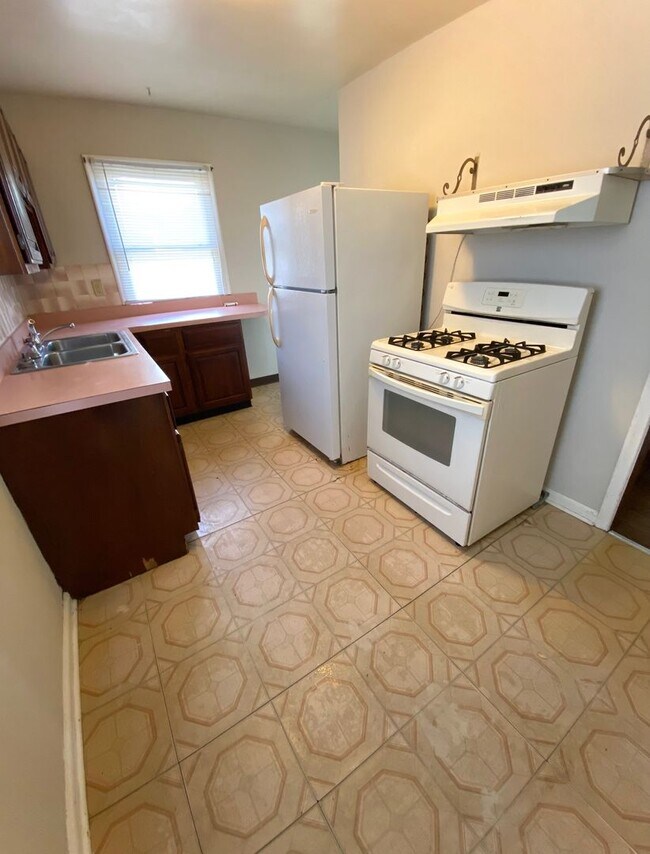 Foto del edificio - Two bedroom home on desirable east-side