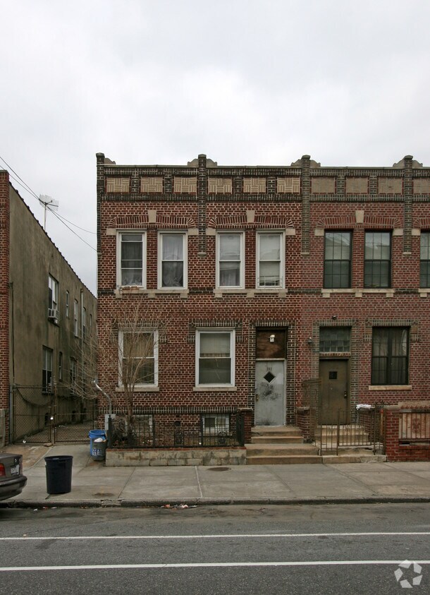 Primary Photo - 701 E New York Ave