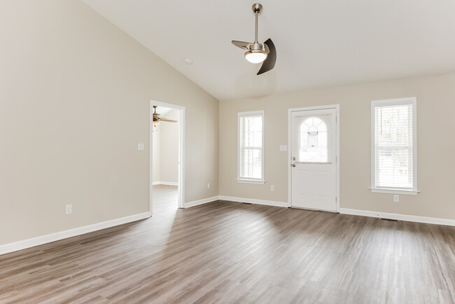 Building Photo - The Most Charming Thomasville Home!