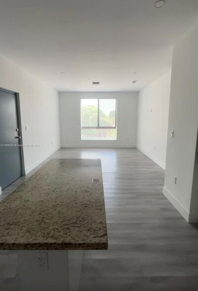 Foto del edificio - 859 E 24th St