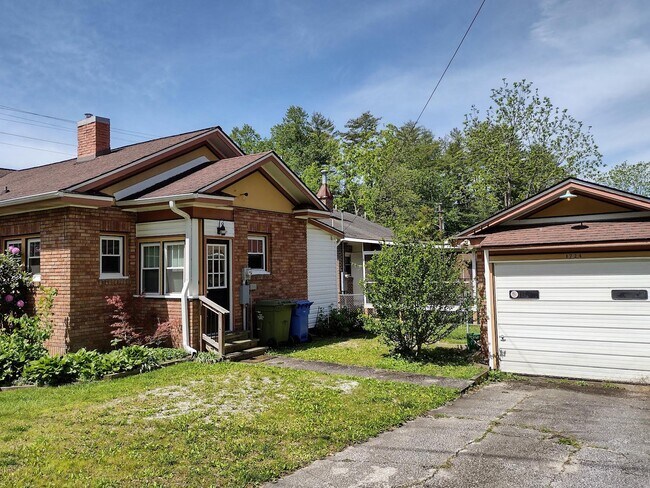 Foto del edificio - 1724 Haywood Road-Close to town & great sc...